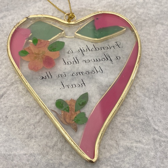 Heart shaped ornament with friendship is a flower that blooms in the heart - Picture 4 of 6